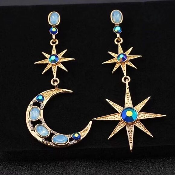 💙 Betsey Johnson stunning drop dangle celestial earrings 💙 - Picture 2 of 9